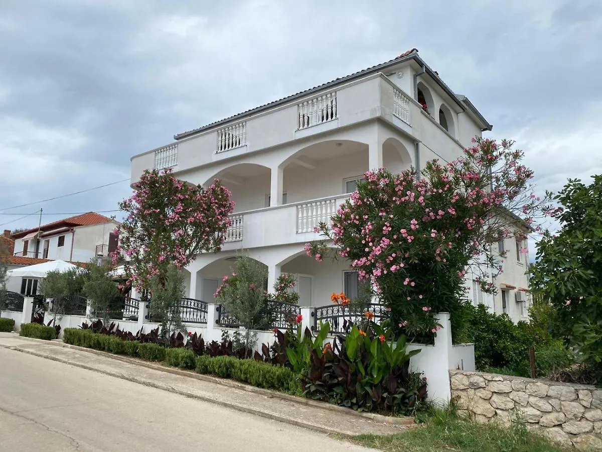 Apartments Marina 佩特坎内