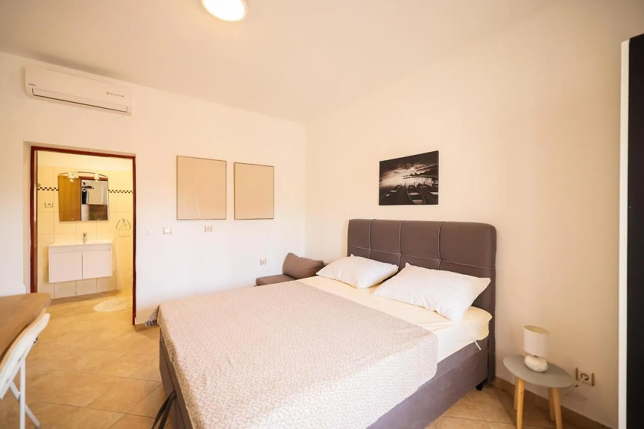 Apartments Marina 佩特坎内 克罗地亚