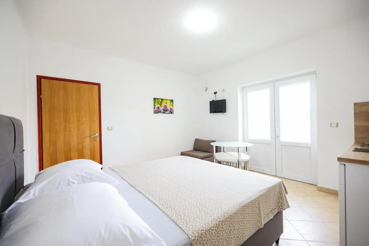 Apartments Marina 佩特坎内 克罗地亚