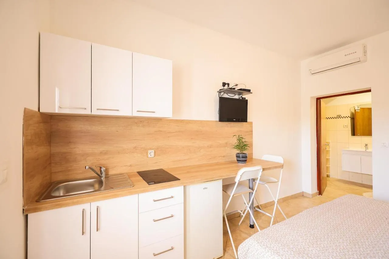 Apartments Marina 佩特坎内 克罗地亚